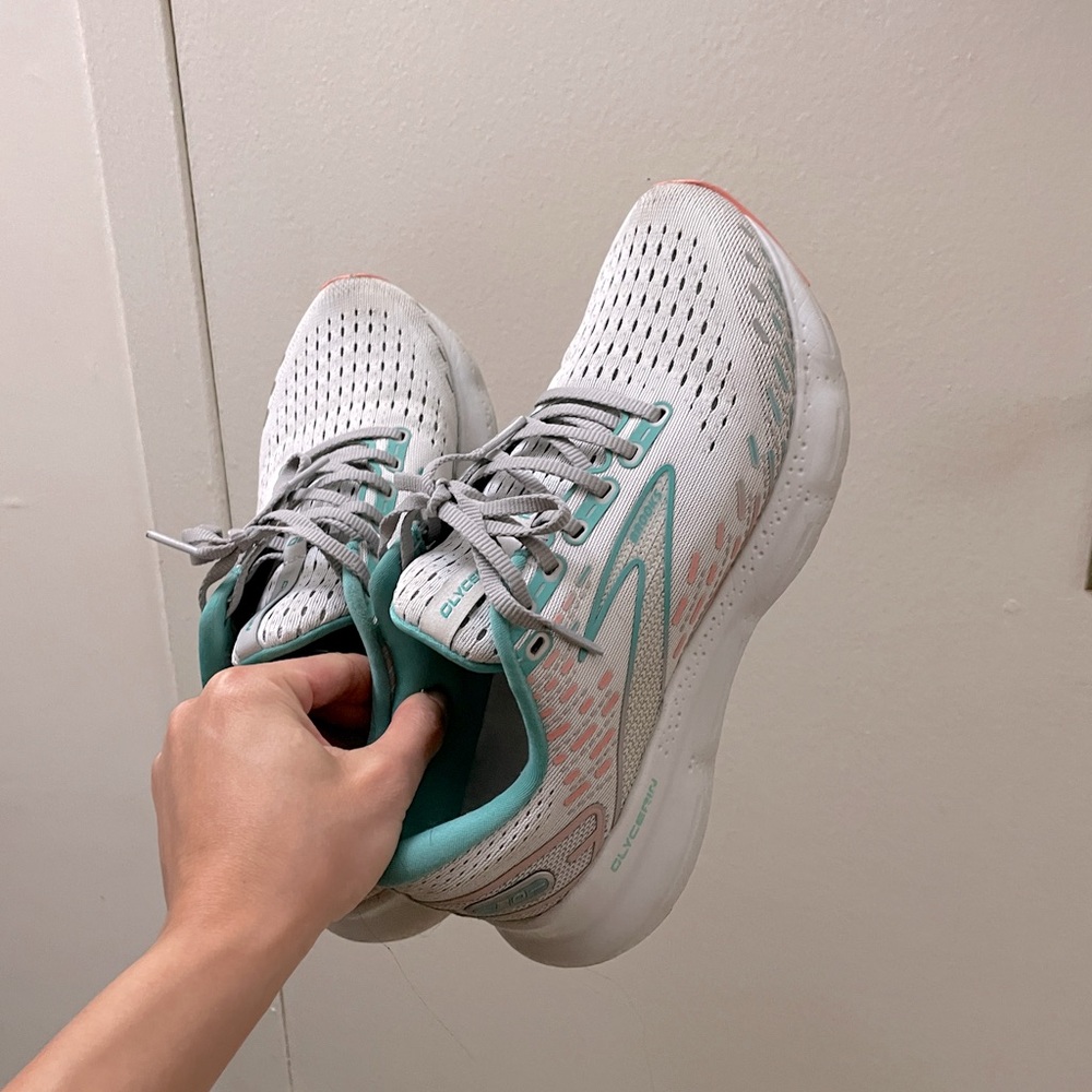 Brooks glycerin 20 running shoes woman 8, great condition
